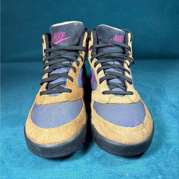 Size 7.5M/9Women - Nike Vintage Caldera boots - Picture 4 of 6